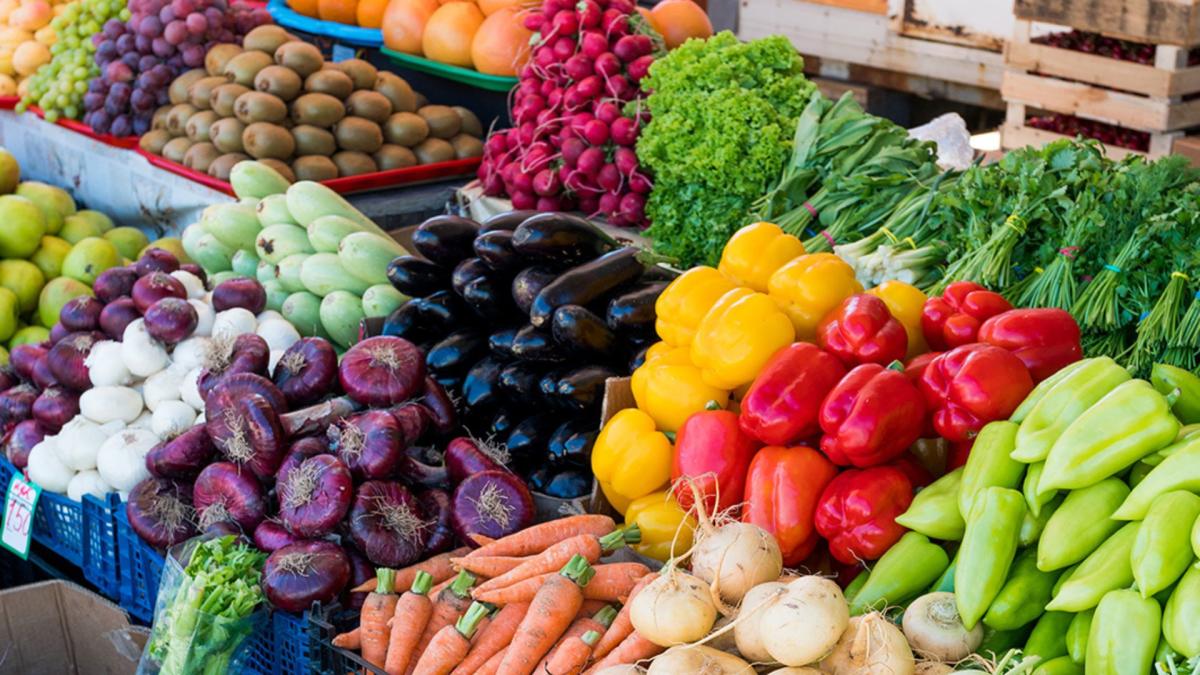 Discover the vibrant selection and lively atmosphere at Temecula's farmers markets.